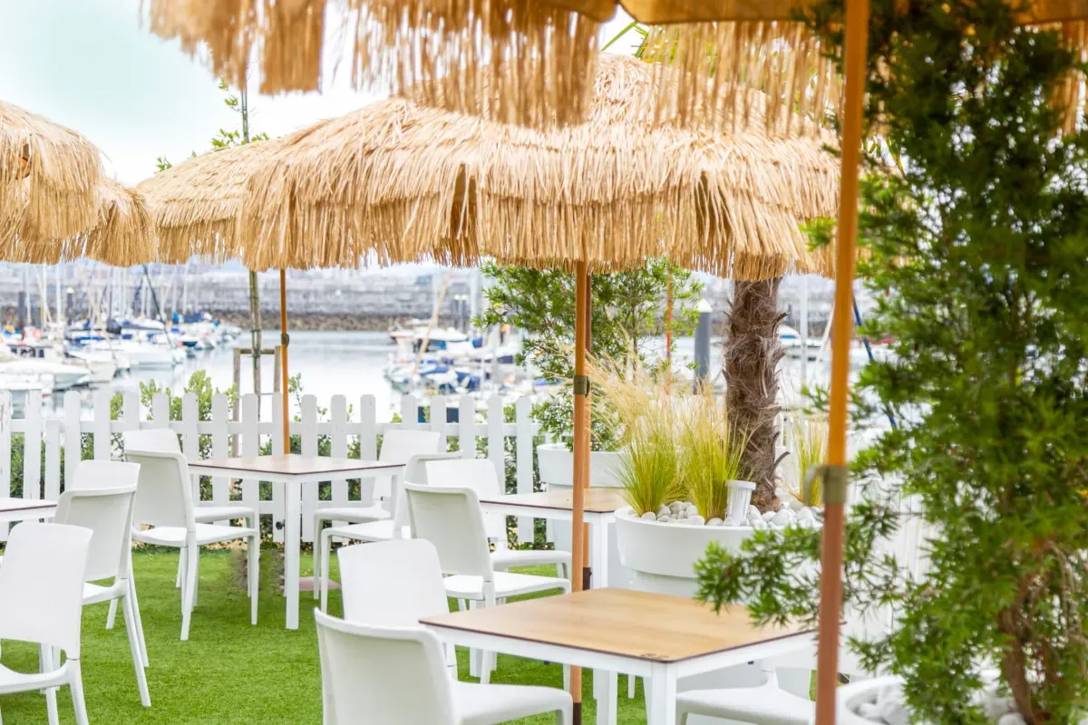 Manao - Parasols et pieds