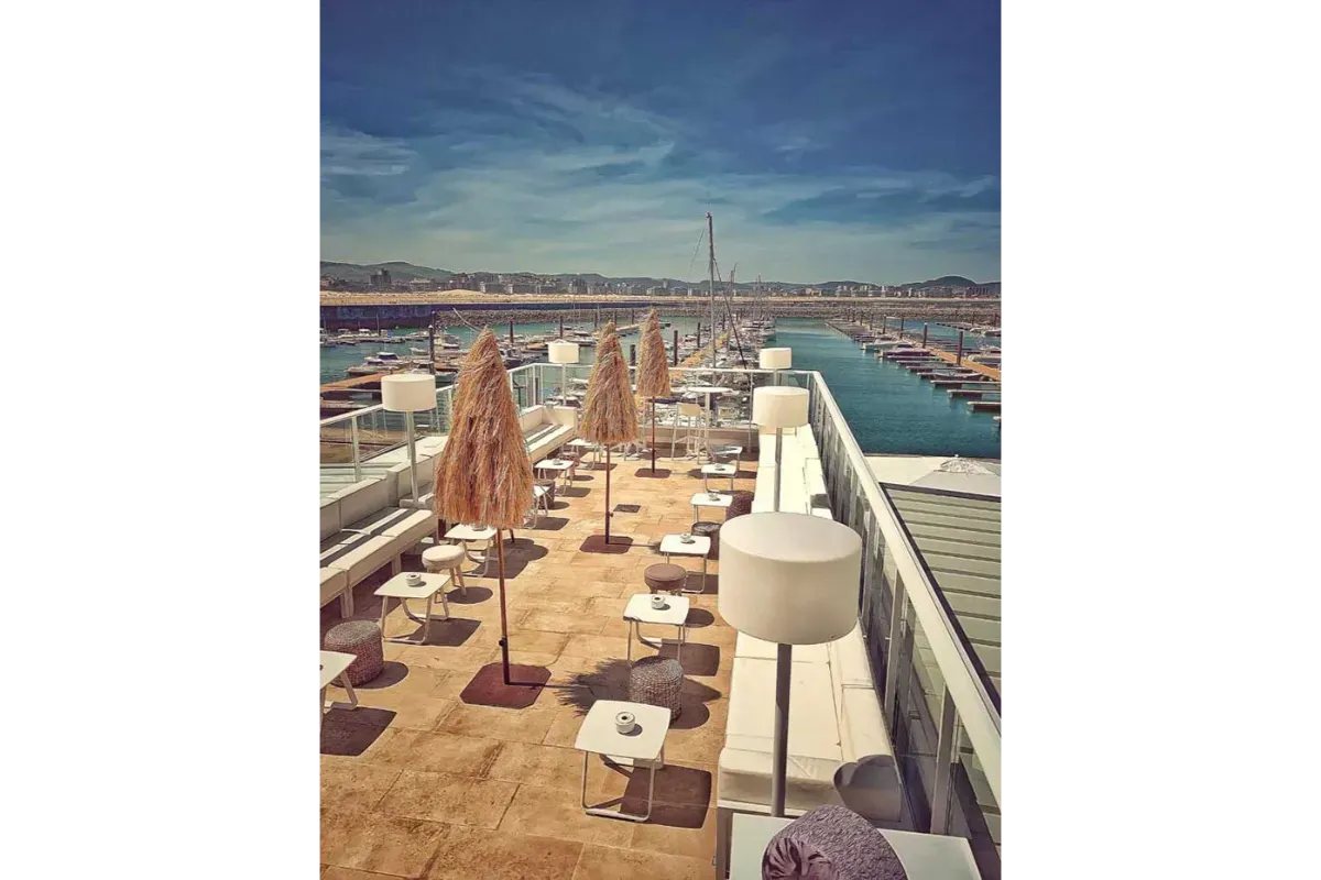 Manao - Parasols et pieds