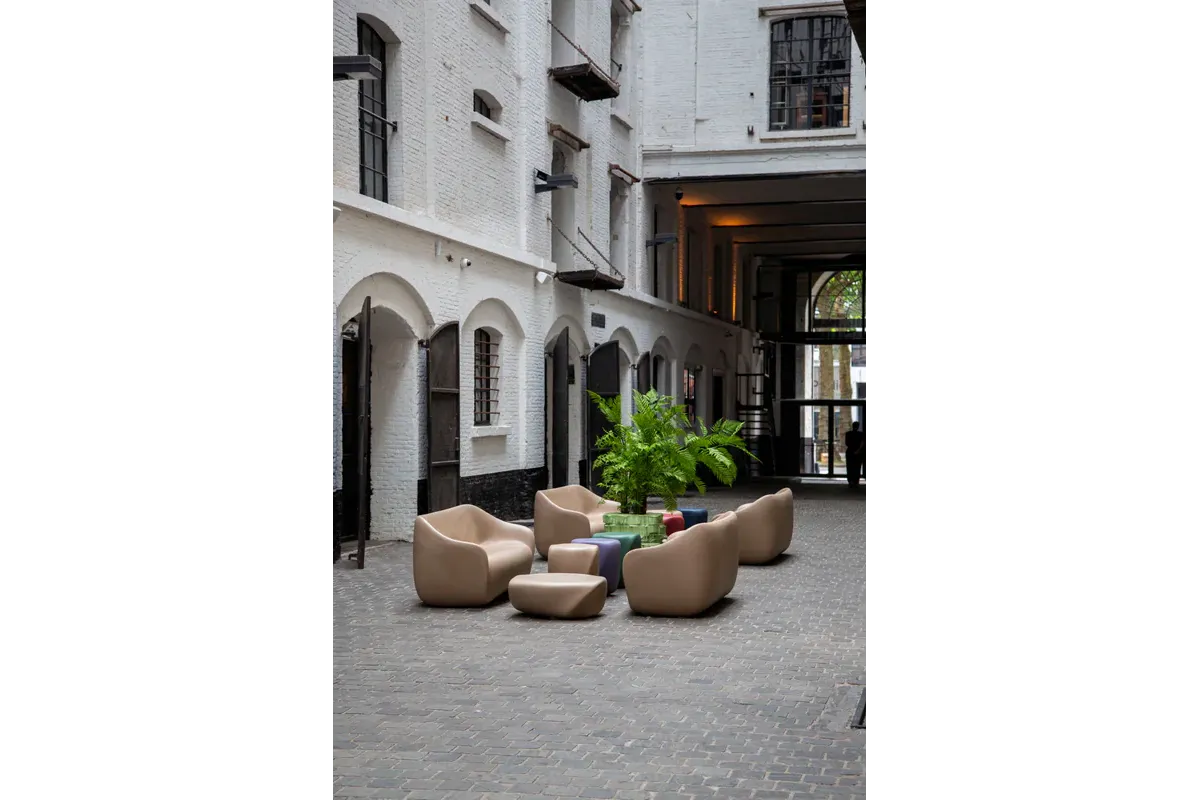Rebor Sofa - Monobloc